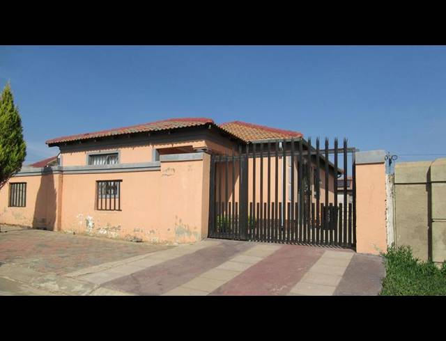 2 BEDROOM HOUSE FOR SALE IN WITPOORTJIE